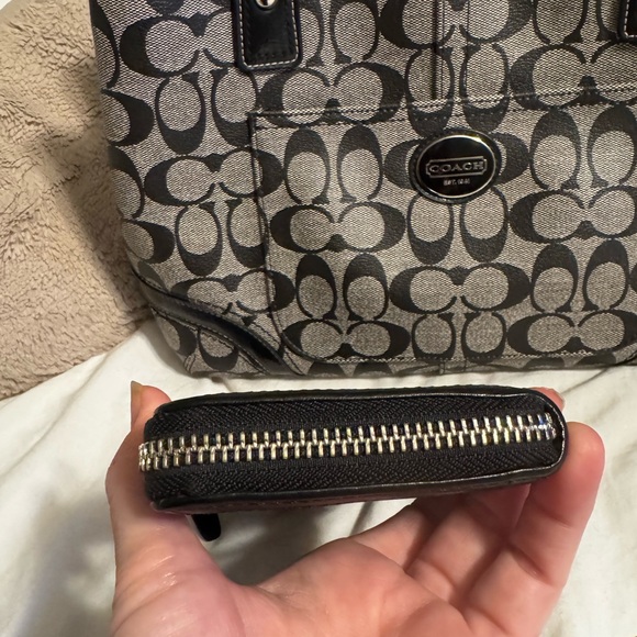 Coach Monogram - Heritage EUC with bonus wallet - Picture 4 of 14